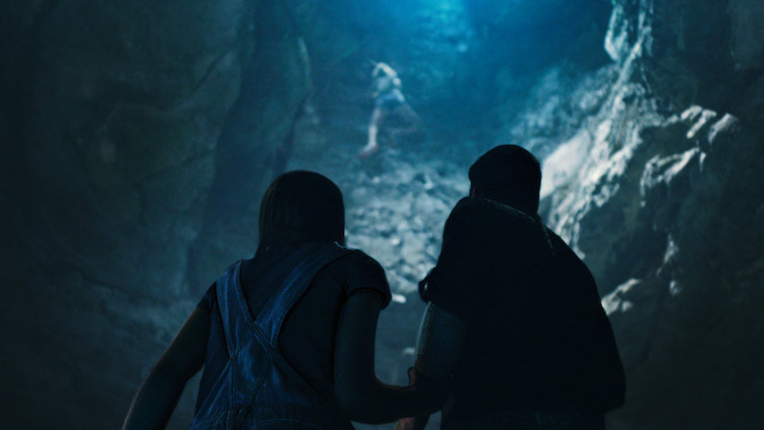 Jovens voltam no tempo ao entrar em Caverna em filme da Netflix